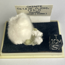 Okenite and Gyrolite, India