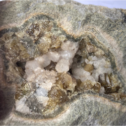 Méionite, Italie