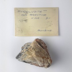 Pyrolusite dans Baryte