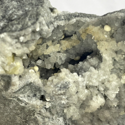 Weloganite et Dresserite, Canada