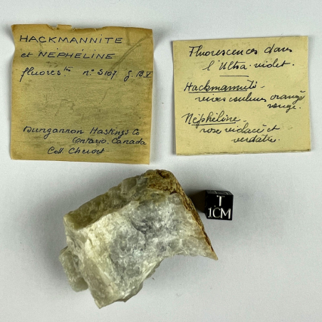 Hackmanite et Nepheline, Canada