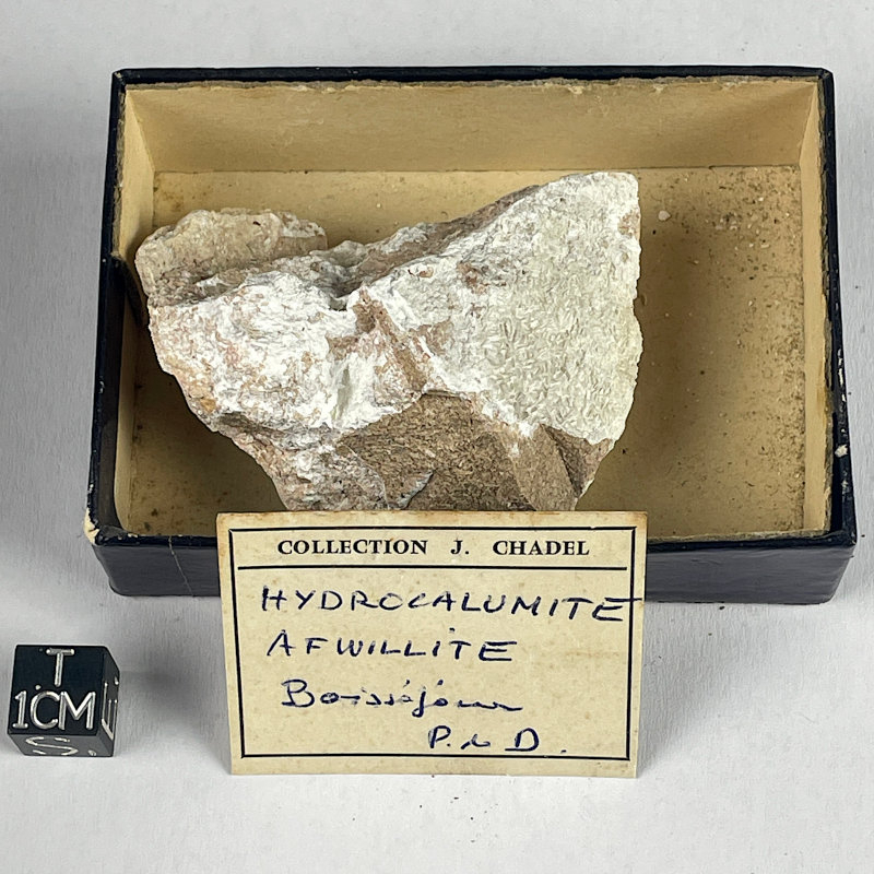 Hydrocalumite et Afwillite, France Hydrocalumite et Afwillite, France